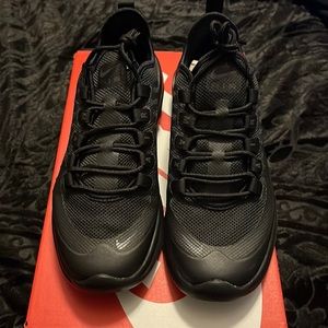 **BRAND NEW** Nike Air Max Axis